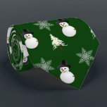 Gravata Natal Snowman Floco de Neve Feriado de inverno<br><div class="desc">Este colar festivo de férias é uma tendência para ele. A gravata apresenta um floco de neve de boneco de neve e padrão de árvore de Natal em uma cor verde típica de Natal. Vista esta gravata para festas de Natal,  igreja e muito mais.</div>