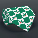 Gravata Novelty checou Holly Christmas<br><div class="desc">Perfeito por mostrar que você está no humor festivo,  esta gravata inteligente faria todos os seus colegas de trabalho sorrirem. Este design tem um fundo vermelho e branco com gráficos Holly. Traga a diversão para a estação festiva.</div>