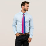 Gravata Orgulho Bissexual (Bandeira Bi)<br><div class="desc">Esta design apresenta a bandeira do orgulho bissexual, que foi projetada pela primeira vez por Michael Page em 1998. Pretendia-se dar à comunidade bissexual o seu próprio símbolo comparável à bandeira orgulho gay. Na bandeira, o rosa é para a mesma atração de gênero, o azul é para diferentes atrações de...</div>