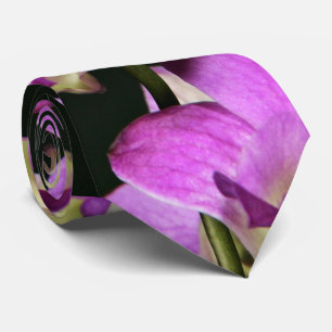 Gravata Orquídea cor-de-rosa em um fundo preto