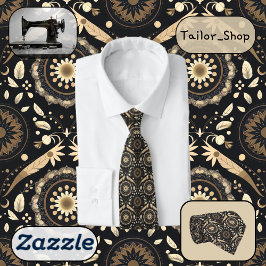 Gravata Ouro Boho detalha sobre fundo escuro