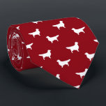 Gravata Ouro Branco Retriever Silhouettes Padrão Vermelho<br><div class="desc">Esta gravata original do pescoço do padrão Retrievers do Ouro faz um presente de excelente para pais de cães! Disponível em várias cores, esta legal gravata vermelha faz uma declaração para qualquer um que ama Ouros. Um presente incrível para a cara que veste empate para negócios, ou para eventos especiais...</div>