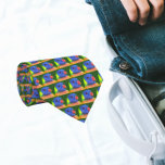 Gravata Padrão Colorido do Arco-Íris Lorikeet de Papagaio<br><div class="desc">Vestir em estilo com esta gravata de na moda que apresenta a imagem fotográfica de uma cabeça colorida de papagaio do Arco-Íris Lorikeet impressa em um padrão repetitivo.</div>