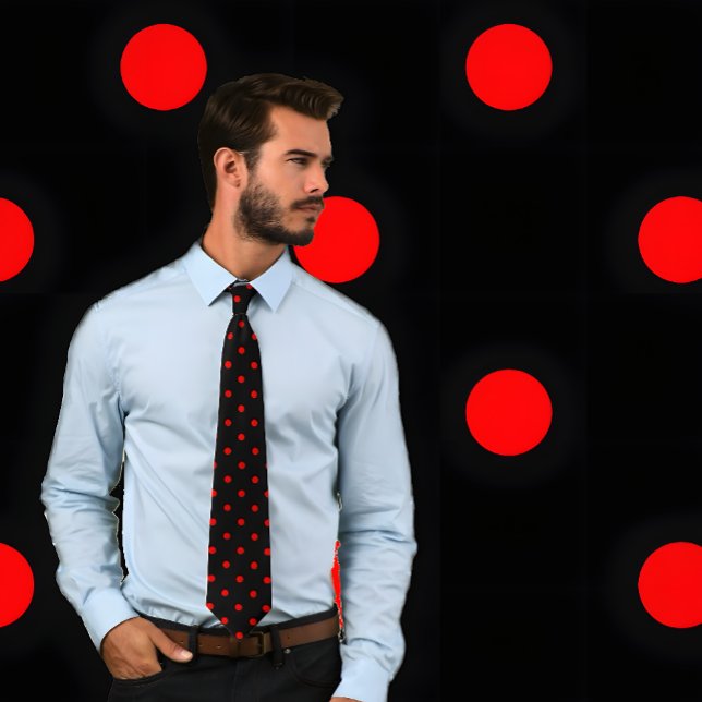 Gravata Padrão de Bolinhas Vermelha Clássico no Torneio Pr (Man wears a Classic Red Polka Dot Pattern on Black Tie. Background matches tie pattern.)