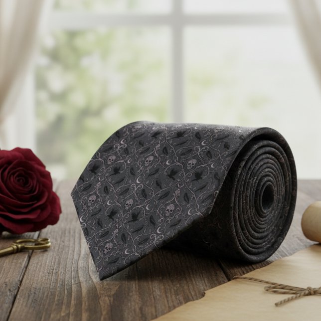 Gravata Padrão de caveira de corvo gótico (This dark raven skull necktie is perfect for the groom at a gothic wedding.)