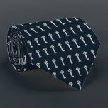 Gravata Padrão de chave Vintage no Marinho Azul Imobiliári<br><div class="desc">Seus clientes vão adorar esse padrão de chave de esqueleto de vintage atual. Ideal para agentes imobiliários e para aqueles que renovam casas. Sobre um fundo azul marinho escuro. O plano de fundo pode ser alterado para qualquer cor preferida. Excelente também para auto-falantes motivacionais que "guardam a chave" para uma...</div>