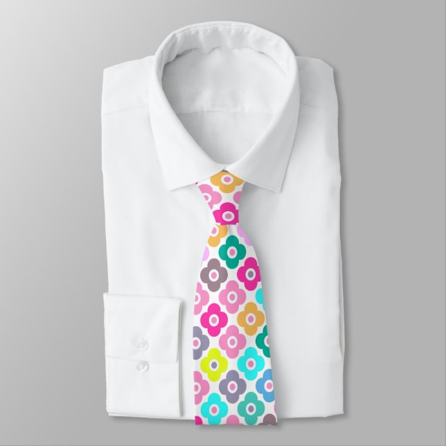 Gravata Padrão de flor rústica multicolorida em branco  (Amarrado)