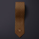 Gravata Padrão Geométrico Dourado do Monograma<br><div class="desc">Simples mas na moda,  este padrão geométrico de ouro irá apelar a alguém com gostos conservadores. Personalize o design com um monograma de solteiro minimalista e saboroso. Além disso,  para criar um presente exclusivo para Dia de os pais ou outro evento especial,  considere meias que tenham o mesmo design.</div>