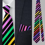 Gravata Padrão striptep multicolorido<br><div class="desc">Tinta de gargalo de padrão stripteado multicolor.</div>