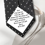 Gravata Padre da Noiva, da Noiva<br><div class="desc">No dia do seu casamento, lembre-se com seu pai sobre o adorável pequeno que ele já foi, dando a ele esta gravata personalizada de pai da noiva que contém uma mensagem personalizada com seu nome e data do casamento. Informe o nome e a data a serem impressos em uma seção...</div>