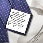 Gravata Padre da Noiva, da Noiva<br><div class="desc">No dia do seu casamento, lembre-se com seu pai sobre o adorável pequeno que ele foi, dando a ele esta gravata personalizada de pai da noiva que contém uma mensagem personalizada com seu nome e data do casamento. Informe o nome e a data a serem impressos em uma seção personalizada....</div>