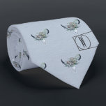Gravata Padrinho de casamento de Casamento Russo de Dusty<br><div class="desc">Seus padrinhos de casamento vão ficar fantásticos nessas gravatas. Parte da nossa coleção de feiticeiros rústicos, este crânio de vaca do estilo ocidental é tocado com flores. Tem um charme de país para fazer excelente para um casamento moderno. Em um fundo azul empoeirado este é um olhar divertido e único...</div>