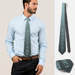 Gravata Padrinho de casamento proposta casamento elegante<br><div class="desc">Esta bela gravata personalizada mostra a palavra "padrinho de casamento" em uma matiz azul clara contra um fundo gradiente de azul escuro e claro. Oferece uma mistura de humor, elegância e estilo para melhorar seu vestido de noiva ou de solteiro. É uma maneira deliciosa de convidar seus amigos para serem...</div>