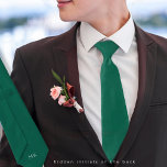 Gravata Padrinhos de casamento de Groom Iniciais Casamento<br><div class="desc">Padrinhos de casamento De Groom Iniciais Casamento Verde Esmeralda. Escondido atrás você pode personalizar facilmente as iniciais para que não haja erro em quem é a gravata de quem! A cor e a fonte das iniciais e também a cor da gravata podem ser alteradas se você quiser corresponder ao seu...</div>