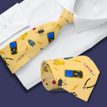 Gravata Pai de profissão eletricista<br><div class="desc">A gravata masculina apresenta um padrão cativante inspirado no equipamento de eletricista, fazer de um presente pensado para apresentar a um pai, avô ou tio que trabalha como eletricista. A design apresenta uma variedade de ferramentas e símbolos elétricos, como cortadores de fios, alicates, conselhos de circuitos, lâmpadas e tomadas elétricas....</div>
