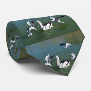 Gravata Pelican E O Portão.