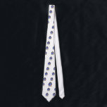 Gravata Pinguim feliz de Hanukkah<br><div class="desc">Festiva um pinguim de Hanukkah do divertimento apenas para a época natalícia. Mostre fora seu espírito do feriado com este pinguim judaico bonito que guardara um dreidel e que veste um t-shirt que diga Hanukkah feliz.</div>