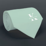 Gravata Pistachio Green Elegant Monograma   Nome<br><div class="desc">Uma gravata elegante com um monograma branco arrojado sobre fundo verde de Pistachio. Por cima deste monograma, está o seu primeiro sobrenome, soletrado em todas as capitais. Se você preferir um nome mais ousado procure o dentro de nome pessoal da letra grande, você pode fazer o seguinte: Use a função...</div>