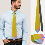 Gravata Pombo da paz, sem guerra amarelo<br><div class="desc">Esta bela gravata personalizada apresenta uma pomba de paz colorida e artística em azul cor-de-rosa sobre fundo amarelo no estilo pop. Maneira ideal de mostrar lindamente a sua atitude para com a paz e a liberdade,  contra a guerra e a violência. Para pacifistas,  manifestações anti-guerra e requerentes de paz.</div>