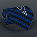 Gravata Profissional veterinário azul quadro do monograma<br><div class="desc">Um laço personalizado listrado azul costurado aos profissionais veterinários que caracterizam os primeiros ou ao monograma do sobrenome dentro de uma grinalda do ouro do falso.</div>