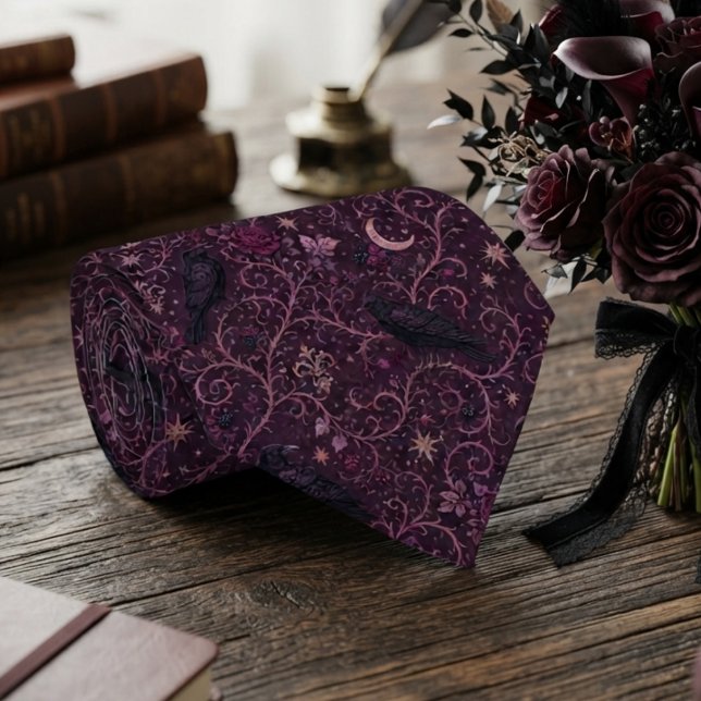 Gravata Raven Gothic Plum Barroco (Plum raven necktie for dark academia scholars attending formal autumn events)