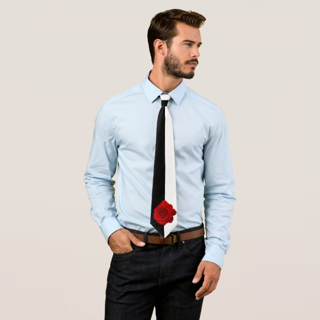 Gravata Rosa vermelha na metade preto e branco e meio (In Situ)