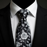 Gravata Rosas Vintage de Luxo em Preto<br><div class="desc">Entre no centro das atenções com este requintado design floral, apresentando rosas ornamentadas em estilo vintage em tons cintilantes de ouro, bronze e cobre suave. Contra um fundo preto profundo da meia-noite, o detalhamento intrincado das pétalas e folhas cria um efeito 3D impressionante que parece ao mesmo tempo régio e...</div>