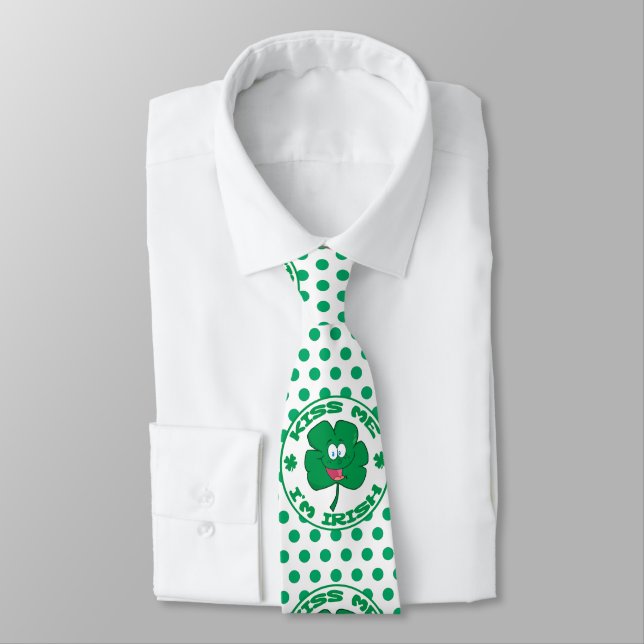 Gravata Rua, Patrick me beija, eu sou Bolinhas irlandesa. (Amarrado)