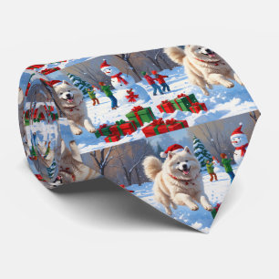 Gravata Samoyed Correndo na Neve com Chapéu de Natal
