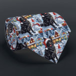 Gravata Shepherd Dog Winter Wonderland Christmas<br><div class="desc">seu design festivo captura o espírito alegre da época de férias, apresentando um adorável filhote vestindo um chapéu de Papai Noel. O cachorro está aninhado numa terra maravilhosa de inverno, completo com um boneco de neve, uma árvore de Natal decorada, e presentes lindamente envoltos. Os flocos de neve caem suavemente,...</div>