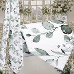 Gravata Silver Sage Eucalyptus Greenery White<br><div class="desc">Uma gravata verde e branca,  verde-sensual,  do pescoço do casamento,  que apresenta cinzas de eucalipto pintadas por aquarelas em detalhes requintados em um verde-salva-água contra um fundo branco puro. Uma gravata clássica do pescoço verde.</div>