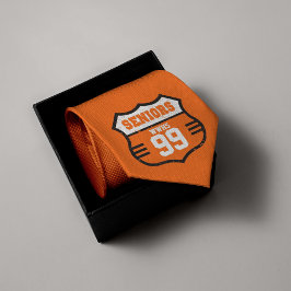 Gravata Sinal de estrada dos Mais velho angustiados laranj