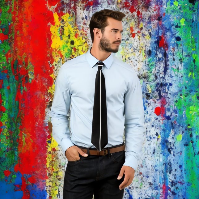 Gravata Solteiro White Stripe no Torneio Preto (Handsome Man Wearing Black Necktie With Single Vertical Stripe Standing Against Colorful Wall.)
