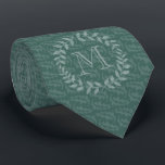 Gravata Terrenos e Sage Vermelhidão Botânica Monograma<br><div class="desc">Acessorizar em estilo com esta gravata monográfica personalizada. Design apresenta as folhas modernas de coroa-louros e a tipografia-na moda. Monograma no centro é simples de personalizar. Faz um noivo elegante e padrinhos de casamento guardam a ideia do presente e elogia o casamento chinês.</div>