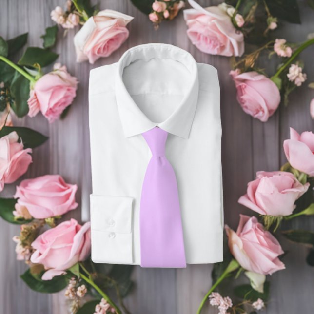 Gravata TIE DE LAVANDA ELEGANTE para Na moda (Pink Lavender NeckTie on a blouse)