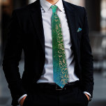 Gravata Torneio de Pescoço Verde Azul Aqua<br><div class="desc">Imaginem este lindo fundo azul-esverdeado com uma gravata floral. Você pode pegá-lo nas suas férias de viagem à medida que carregar as cores do oceano, das águas e do verde. Os azuis e verdes representam o oceano e as árvores. Você pode vestir a uma festa, a um casamento, ou a...</div>