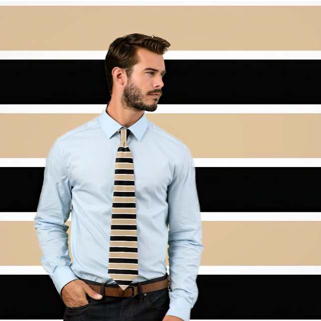 Gravata Torneio Horizontal Branco, Preto e Alto (Man wearing necktie with tan, black and white striped tie. Background matches tie.)