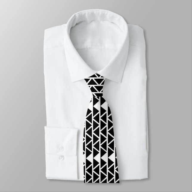 Gravata Triângulos Preto e Branco (Amarrado)