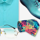 Gravata Turquesa de cor da água Padrão havaiano vibrante<br><div class="desc">A gravata impressão havaiana apresenta um conjunto cativante de coloridas folhas tropicais da monstera da água na sua design. A ilustração vibrante da gravata captura a exótica e exótica beleza das ilhas havaianas, trazendo uma explosão de talento tropical a qualquer roupa. As folhas reproduzidas na gravata apresentam uma variedade de...</div>