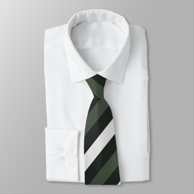 Gravata Verde, carvão vegetal e Diagonal Branco-Cinza (Amarrado)