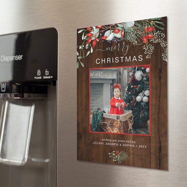 Greenery Feliz Natal Feriado de Madeira Escura (You will love these beautiful Christmas cards! They feature botanical watercolor pine and berries.)