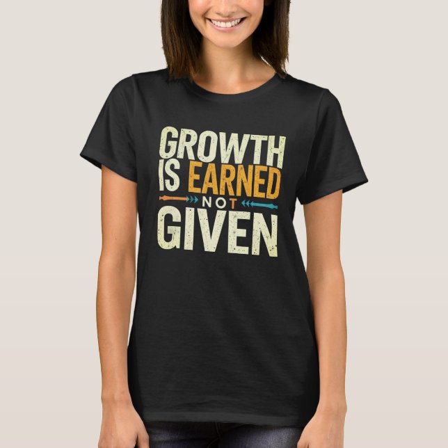 Growth Is Earned Not Given Women’s T-Shirt  (Frente)