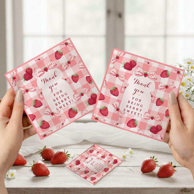 Guardanapo De Papel Aniversário de Um Ano Berry com Laços de Morango X (Berry First Birthday Red Gingham Strawberry Bows Napkins)