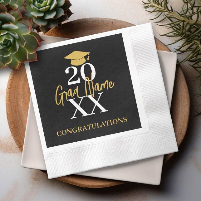 Guardanapo De Papel Ano Grande - Nome e Boné - Graduação Dourada Negra (Custom Graduation Party Napkin - Modern Black and Gold Design with Grad's Name)