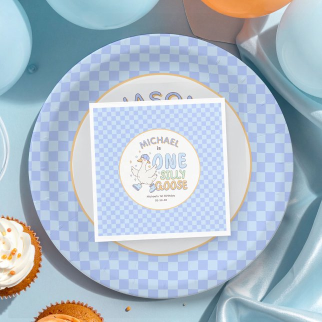 Guardanapo De Papel Azul Um Ganso Tolo - Retro Menino Primeiro Anivers (Blue One Silly Goose Retro Boy First Birthday Napkins. Blue checkered pattern Cute Goose party.)