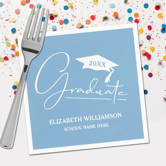 Guardanapo De Papel Boné de formatura de Script Branco Azul (Your name, class year and "Graduate" in a cool script on powder blue school color party napkins)