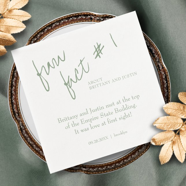 Guardanapo De Papel Brittany Modern Sage Green Fact #1 Casamento (Fun Fact wedding cocktail napkin in sage green with modern calligraphy script.)