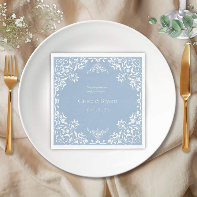 Guardanapo De Papel Casamento Chic Costeiro Elegante Branco e Azul (Elegant light dusty blue regency era chinoiserie vintage wedding napkins with bride and groom names)
