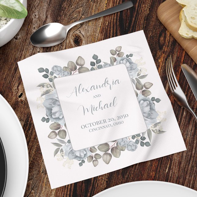 Guardanapo De Papel Casamento Floral Azul Personalizado (Custom  wedding cocktail napkin with bride and grooms name, date, and wedding location. )