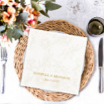 Guardanapo De Papel Casamento Floral Dourado Personalizado Elegante Mo<br><div class="desc">Elevem seu dia especial com esses Dourados Casamentos Florais Elegantes Modernos, Desenhados com amor por Mylini Design. Estes guardanapos não só oferecem um toque de elegância com os seus motivos florais de ouro, como também servem um propósito prático, assegurando que os vossos hóspedes permaneçam arrumados enquanto se entregam à preciosa...</div>